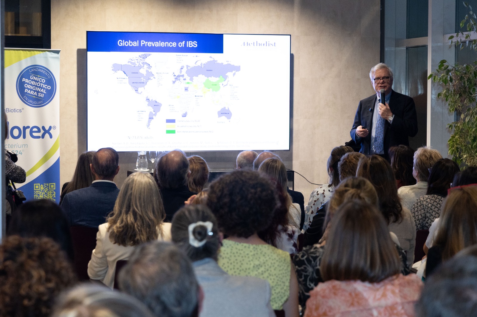 Presentación científica sobre síndrome de intestino irritable ante profesionales de la salud
